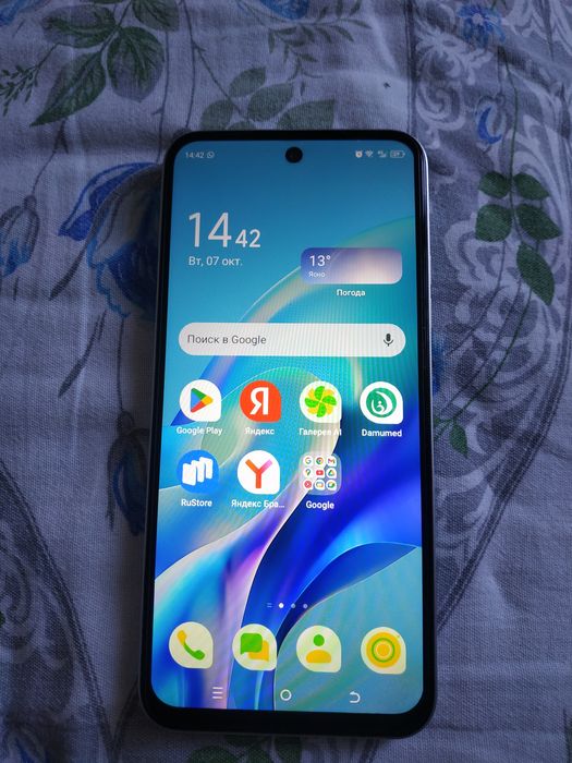 Продам Tecno Spark 30C 8/256 гб