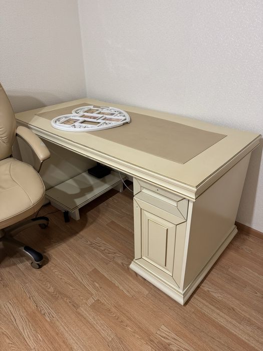 Стол офисный, из дерева