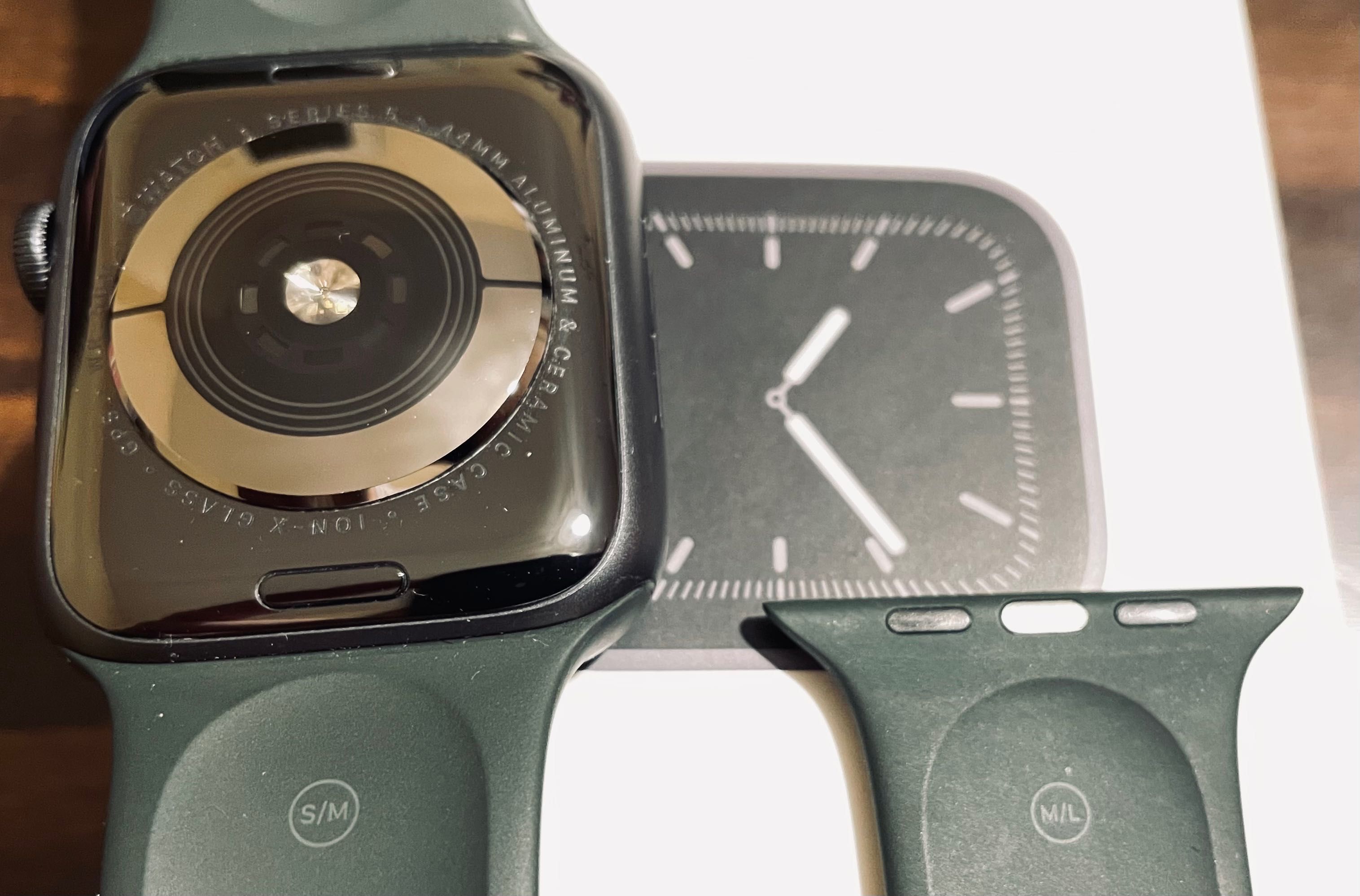 Apple Watch Series 5 (GPS), Space Grey Aluminium, 44mm