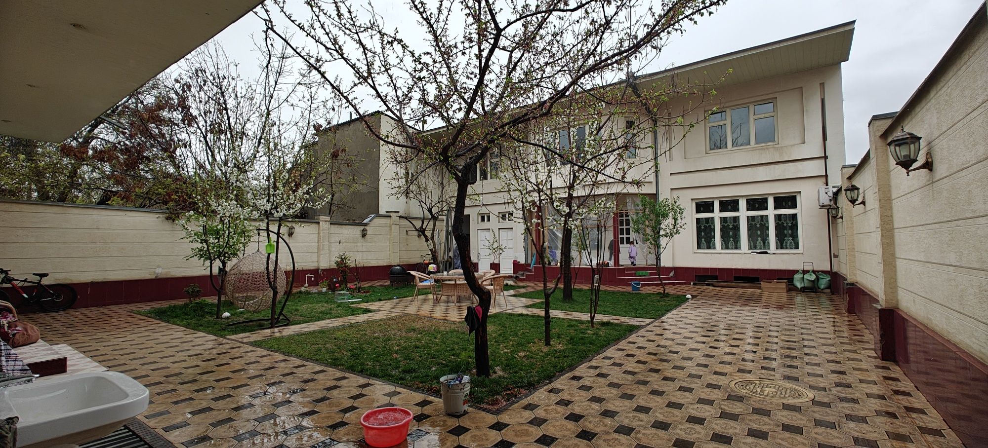 Risovyda Hovli sotiladi Продаётся дом
