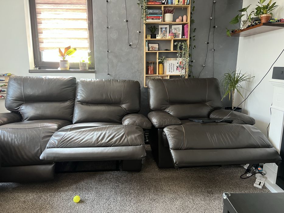 Vand canapea piele stare foarte buna