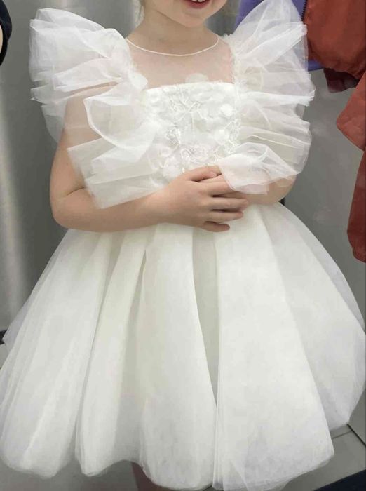 Продам детские белое платье на рост 104 возраст 4 года