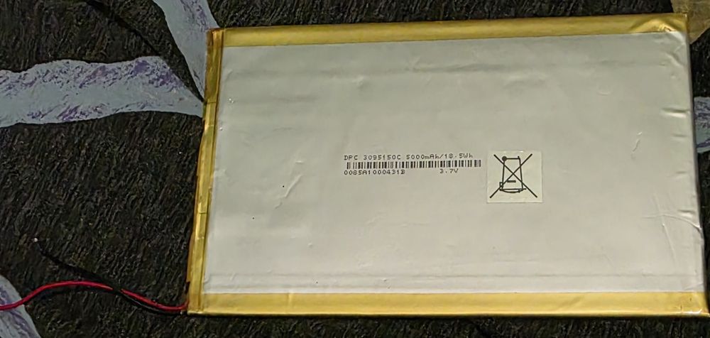 Vând o baterie  tableta UtOH 1005D, și un difuzor tot de la tableta