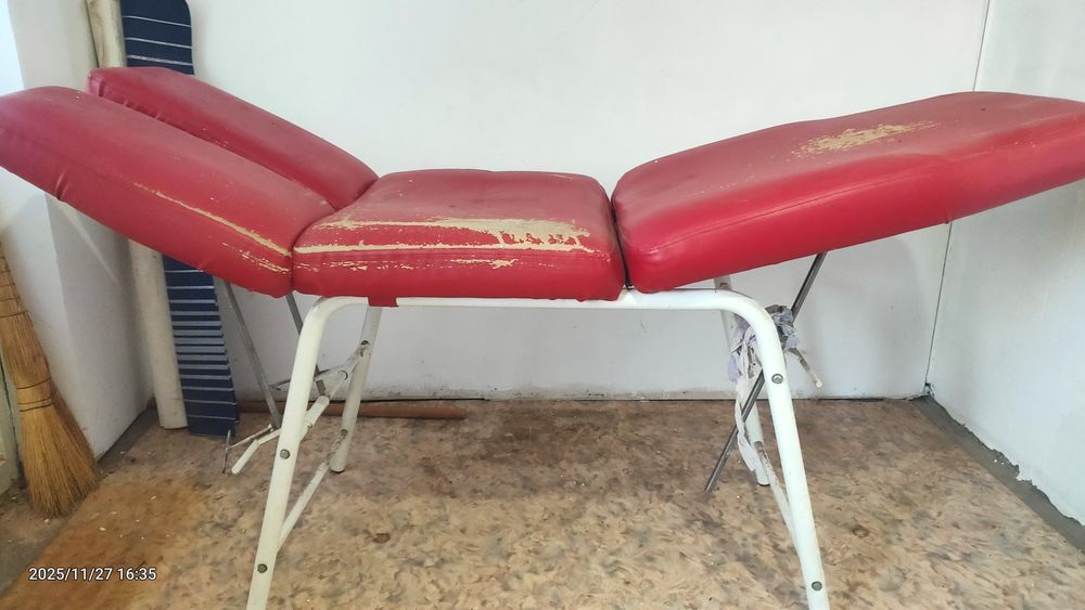 Продам массажную кушетку