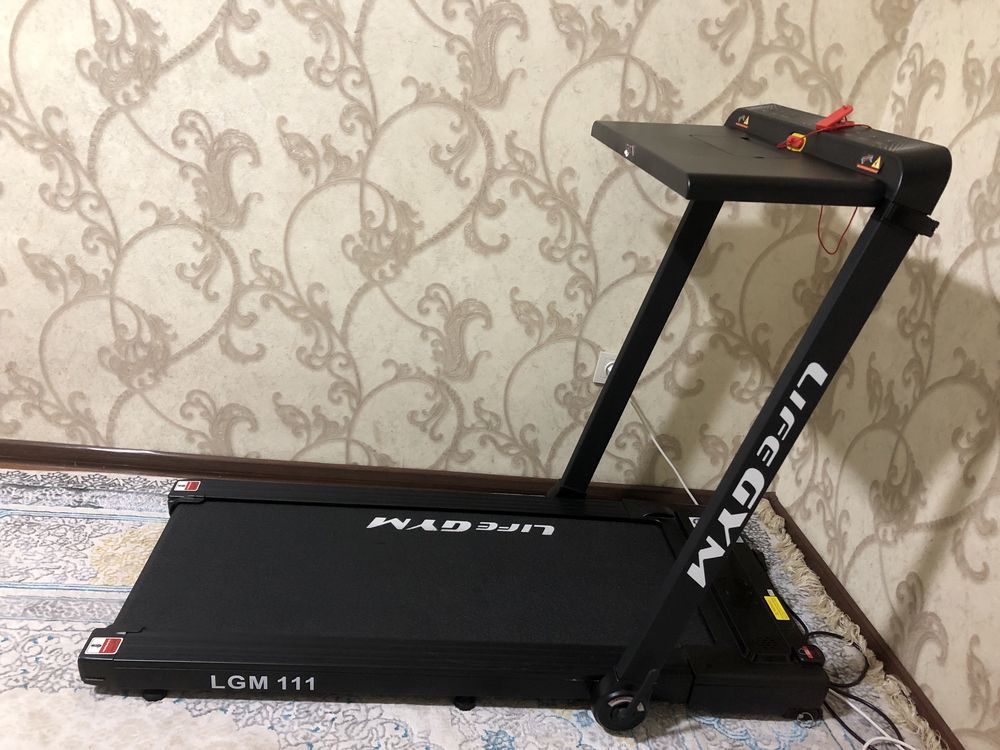 Беговая дорожка Life GYM LGM111