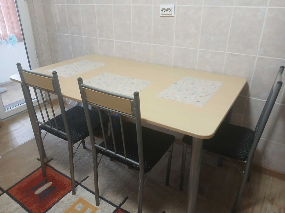 Masă pentru 6 persoane + scaune