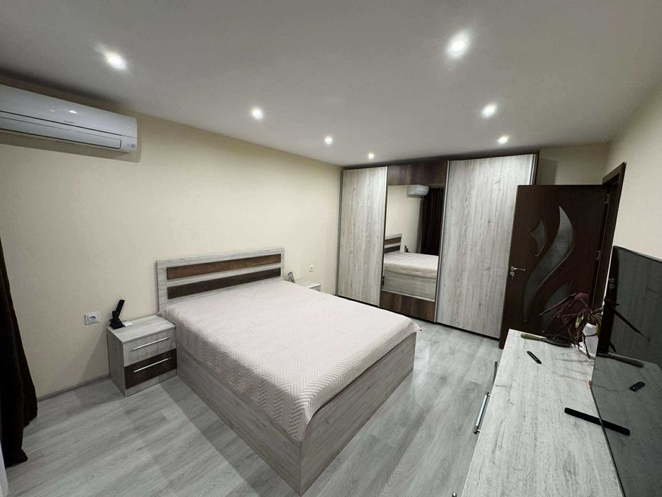 Собственик продава двустаен панелен апартамент след основен ремонт