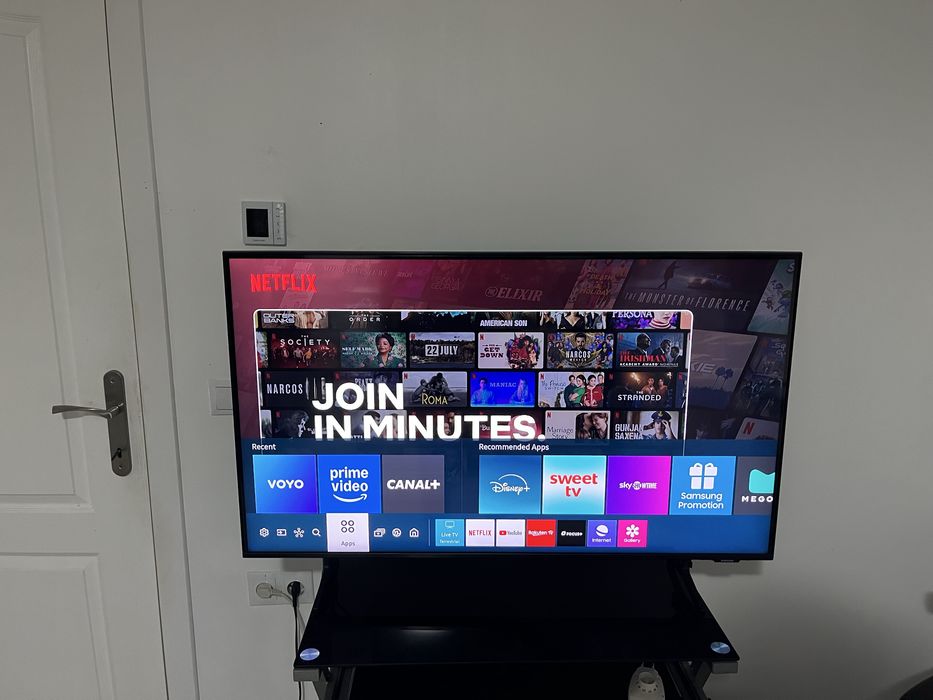 Samsung QLED Smart TV 43” 4K UHD 2023 – stare impecabilă