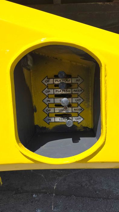 Camion de tractare Scania cu macara PESCI STL 20/3 – 2001