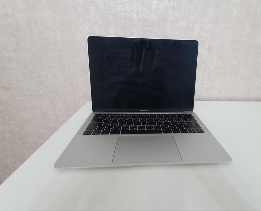 Продам MacBook Air, купленный в конце 2019 года.