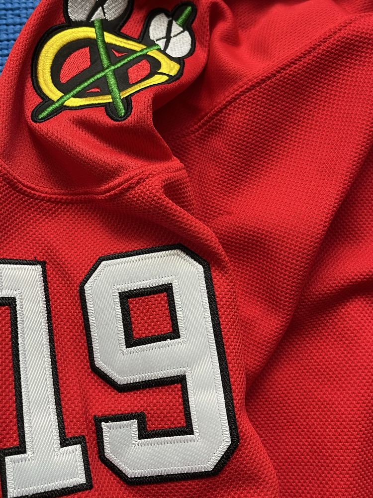 REEBOK : NHL Chicago Black Hawks #19 Jonathan Toews- Made in CANADA