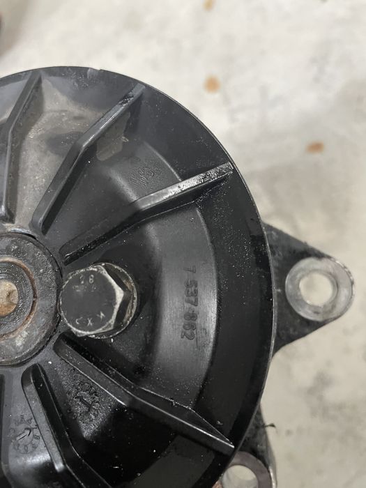 Vând pompa servo BMW e63 e64 e60 e90 seria 3 5 6