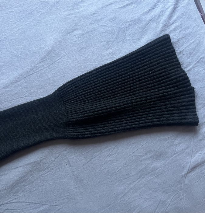 Вълнен пуловер на марката Guess