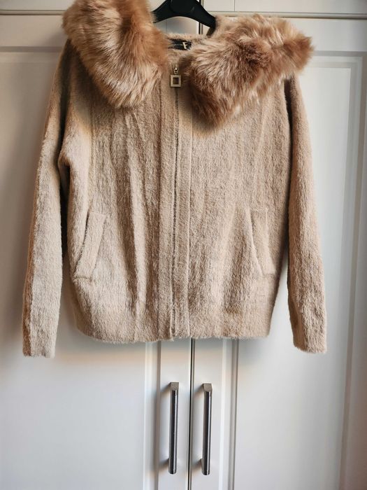 Яке, жилетка с качулка и кожа. Бежов цвят