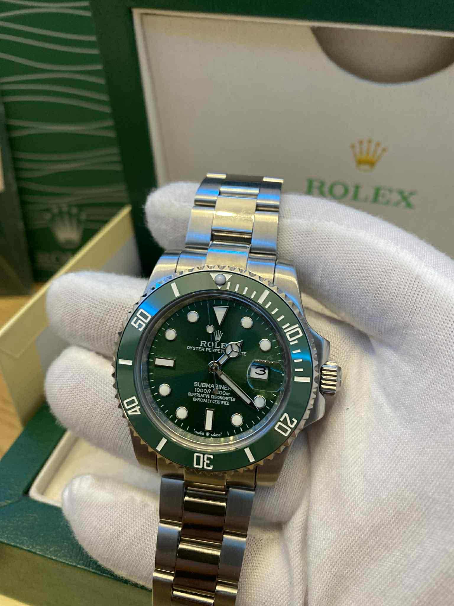 Часовник Rolex
Японски Автоматичен механизъм