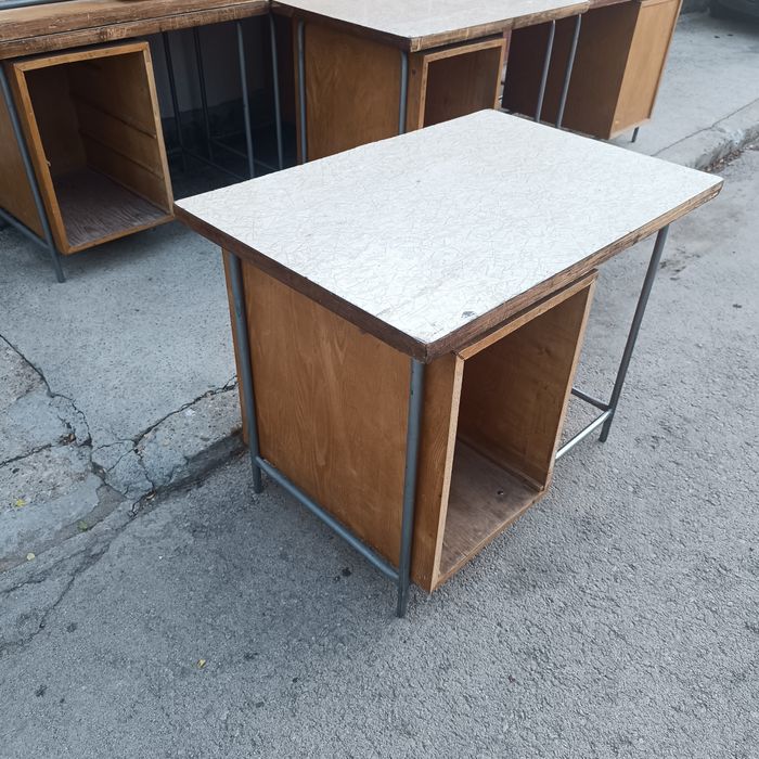 Дървено метално бюро чин