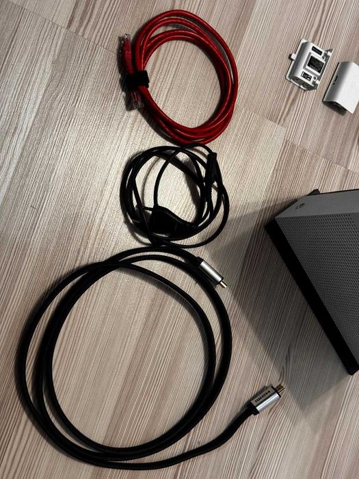 Xbox One S All Digital Edition + 2 Controllere + alte accesorii