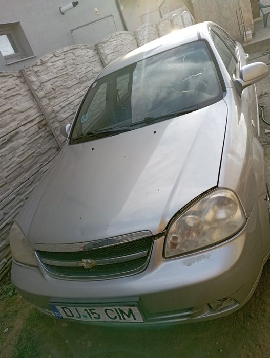 Vând Chevrolet lacetti