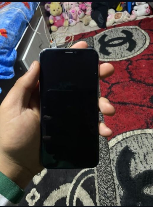 Vând IPHONE XS pentru piese