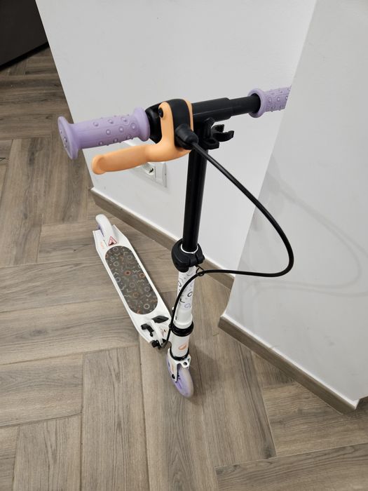 Trotinetă cu frână Play 5 Alb-Mov