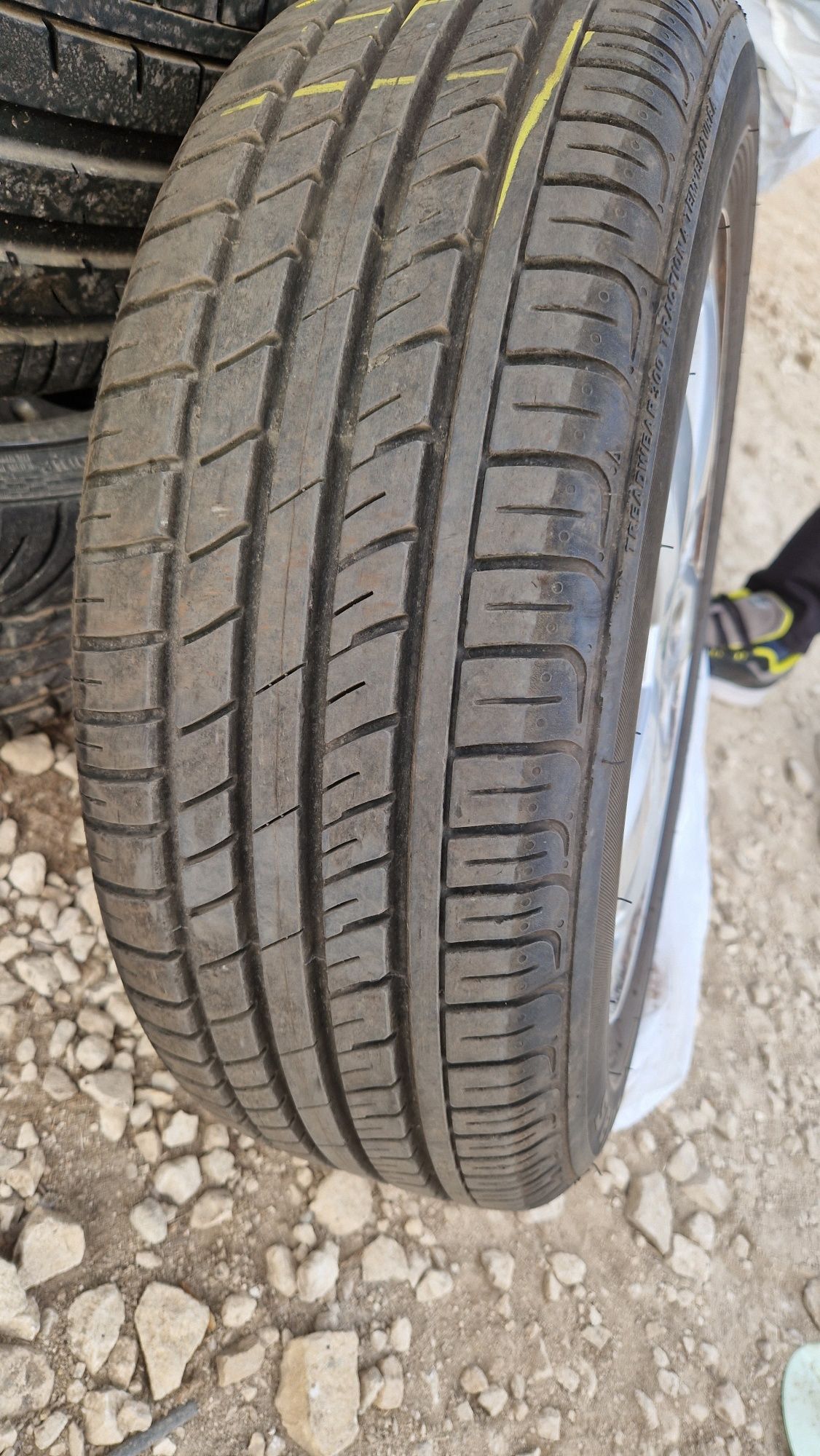 Алуминиеви джанти 15 цола с 2 нови летни гуми 185/60R15
