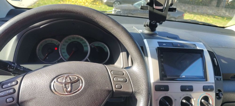 Продавам Toyota Corolla verso