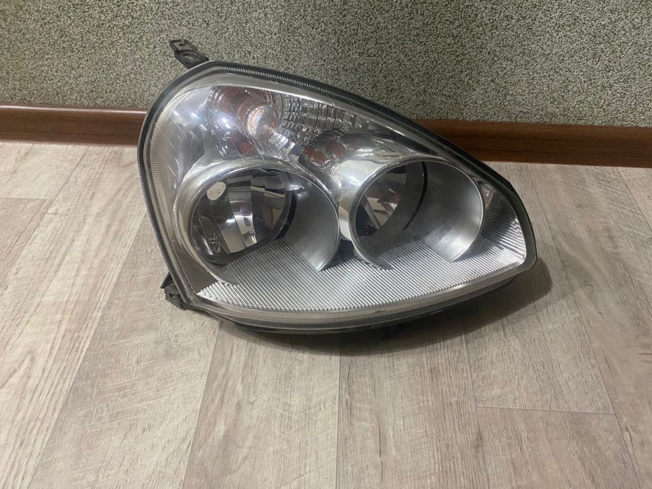 Продам фару на ладу приору