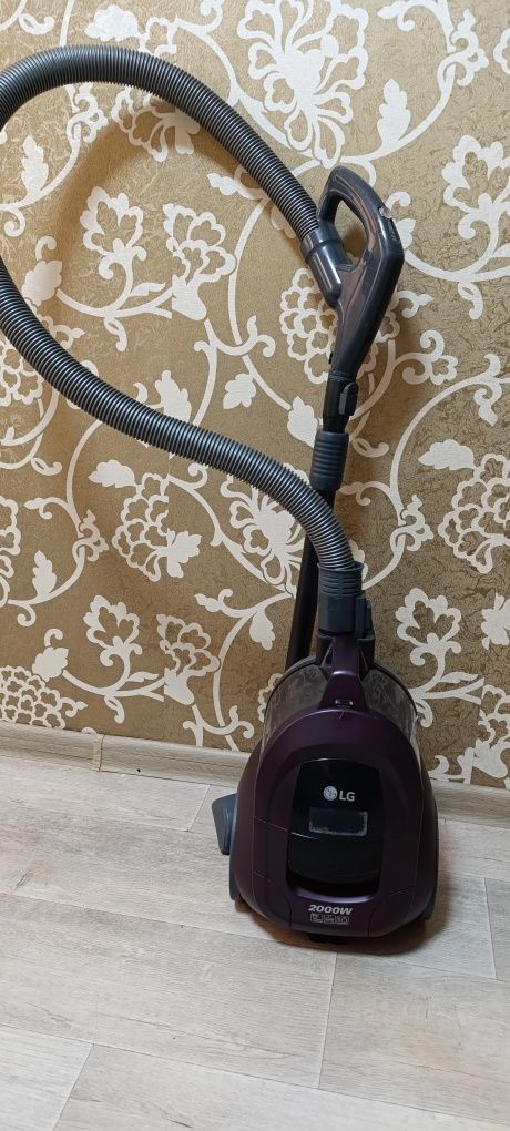 Продаётся пылесос LG 2000W