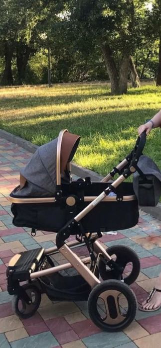 Продам детскую коляску с люлькой и автокресло.