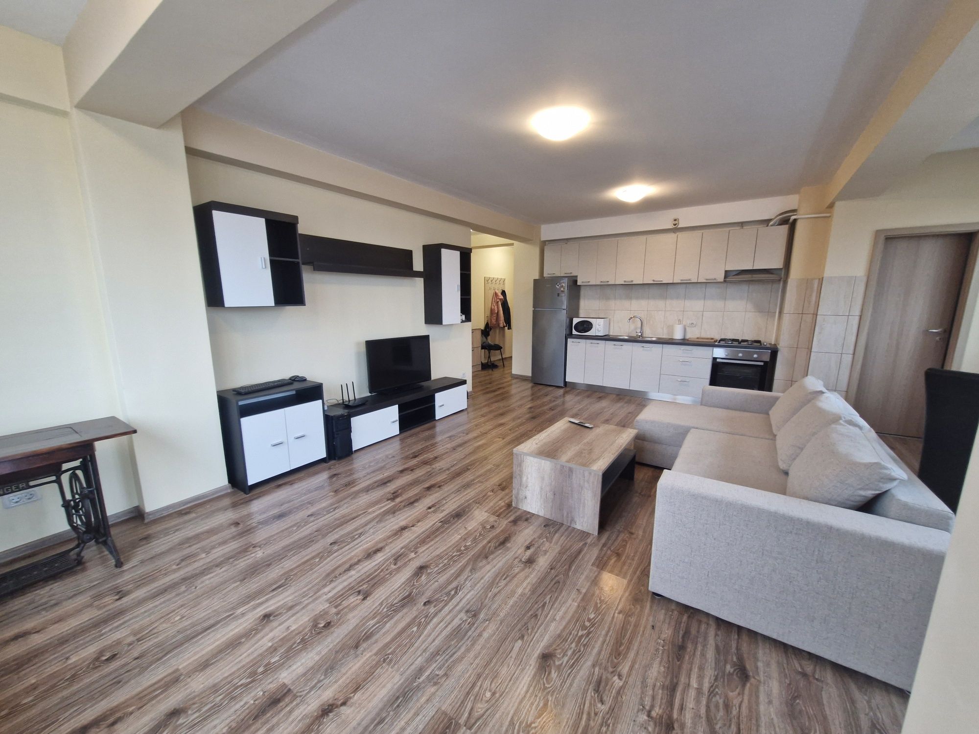 Proprietar închiriez ap. 3 camere Atrium Mall Podgoria