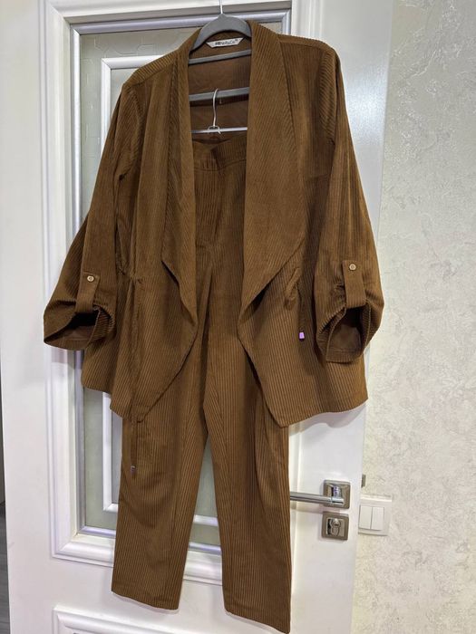 Продам женский костюм