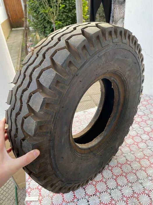 Задна гума за мотокар