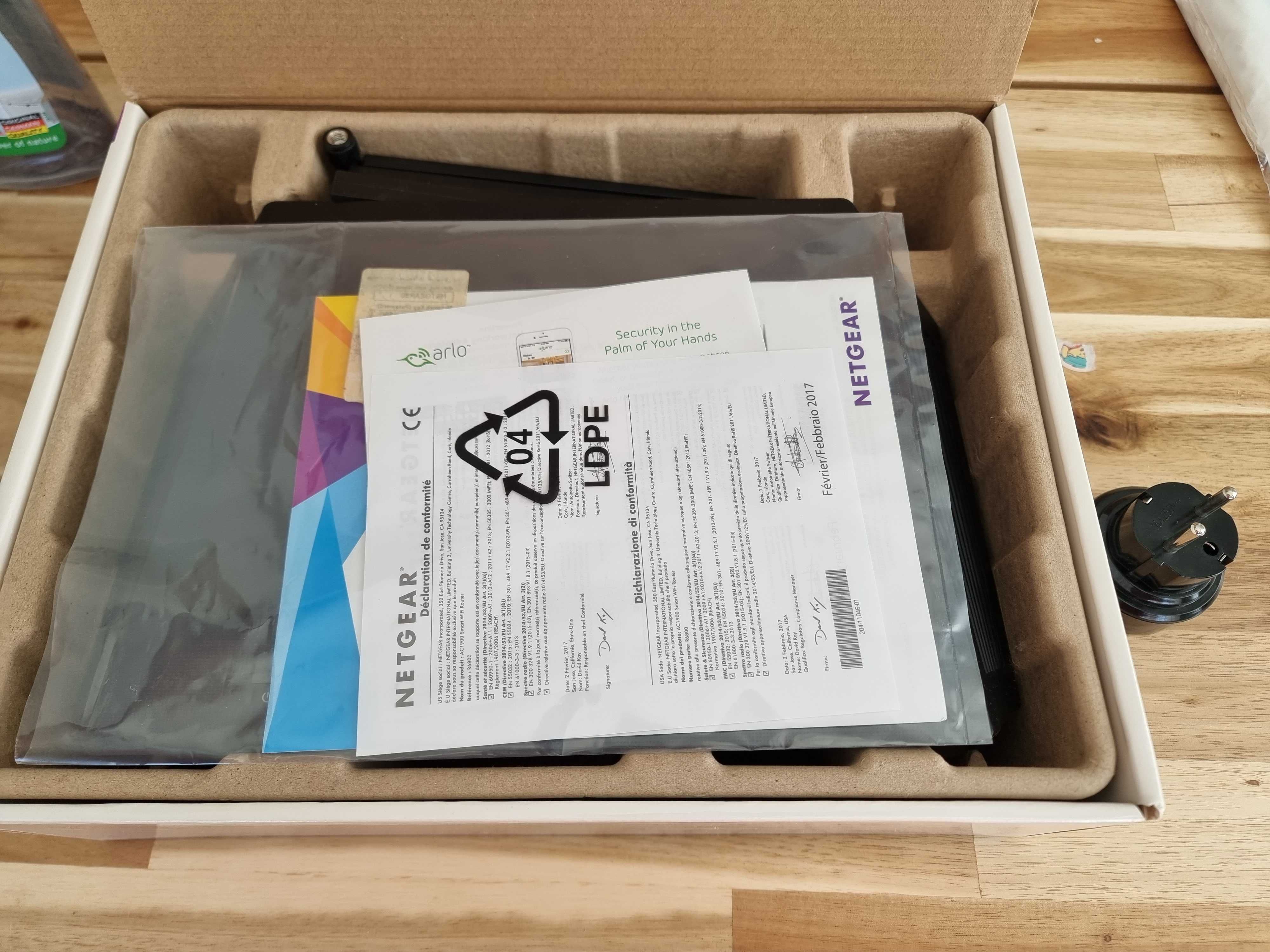 Безжичен рутер - NETGEAR AC1900 R6800 - използван