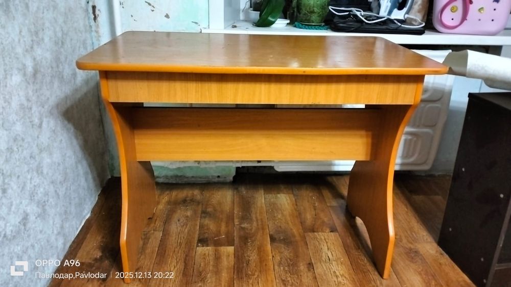 Кухонный стол б/у