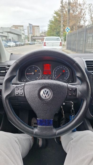 Se vinde volan golf 5