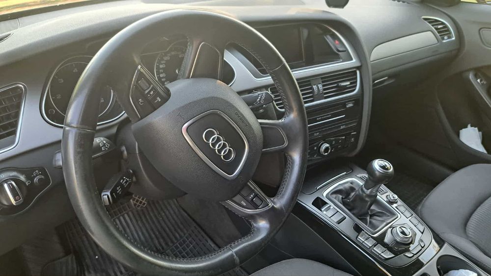 Продавам Audi A4 2012