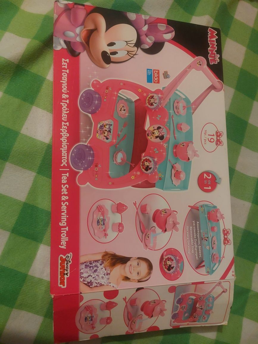 Masa Minnie Mouse pentru ceai , cu cesti incluse