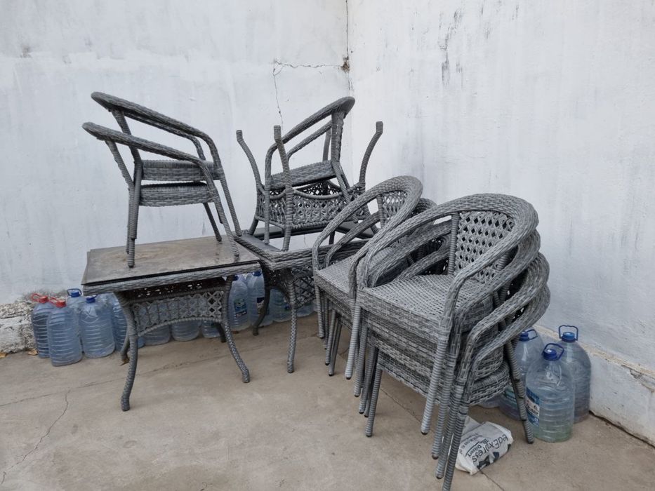 3stol 12stul sotiladi kafe,restoran,dacha uchun zo’r variant