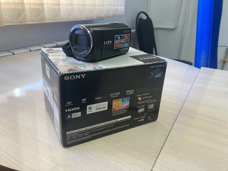 Видеокамера Sony HDR-CX220E