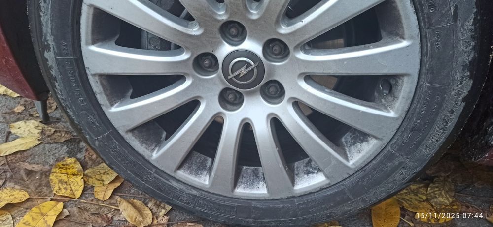 Гуми 235х50х18 летни