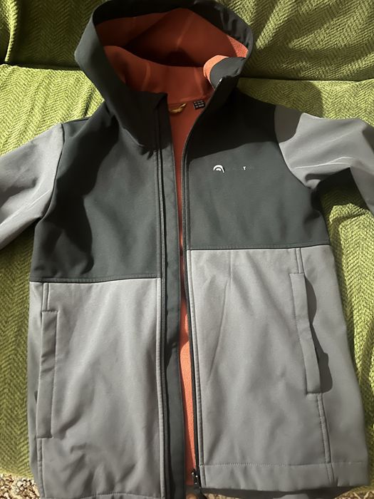 Продам куртку на мальчика