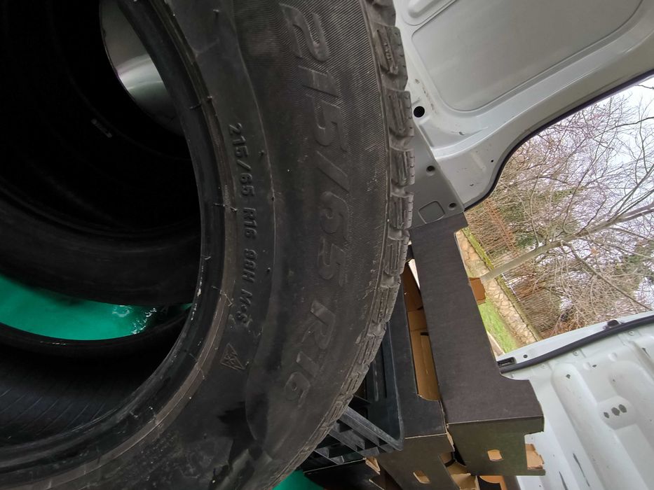 Автомобилни гуми 215/65/16" зимни