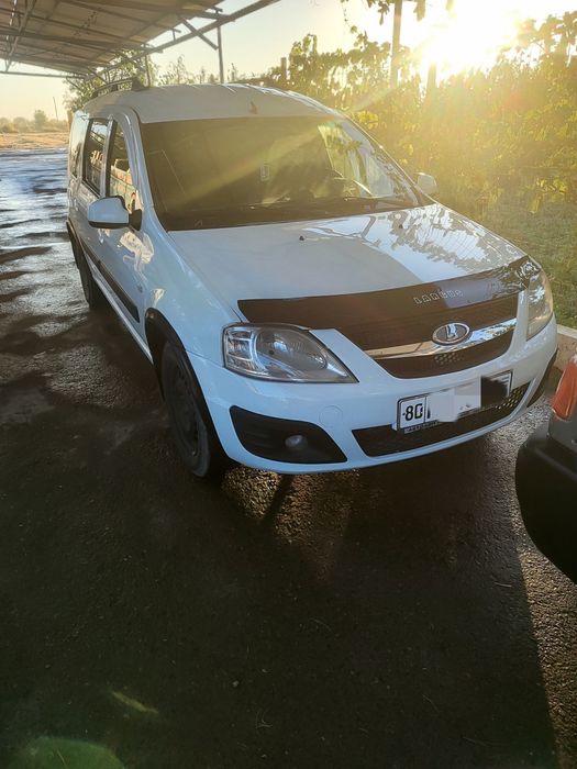 Lada Largus reno.1.8 tezda sotiladi
