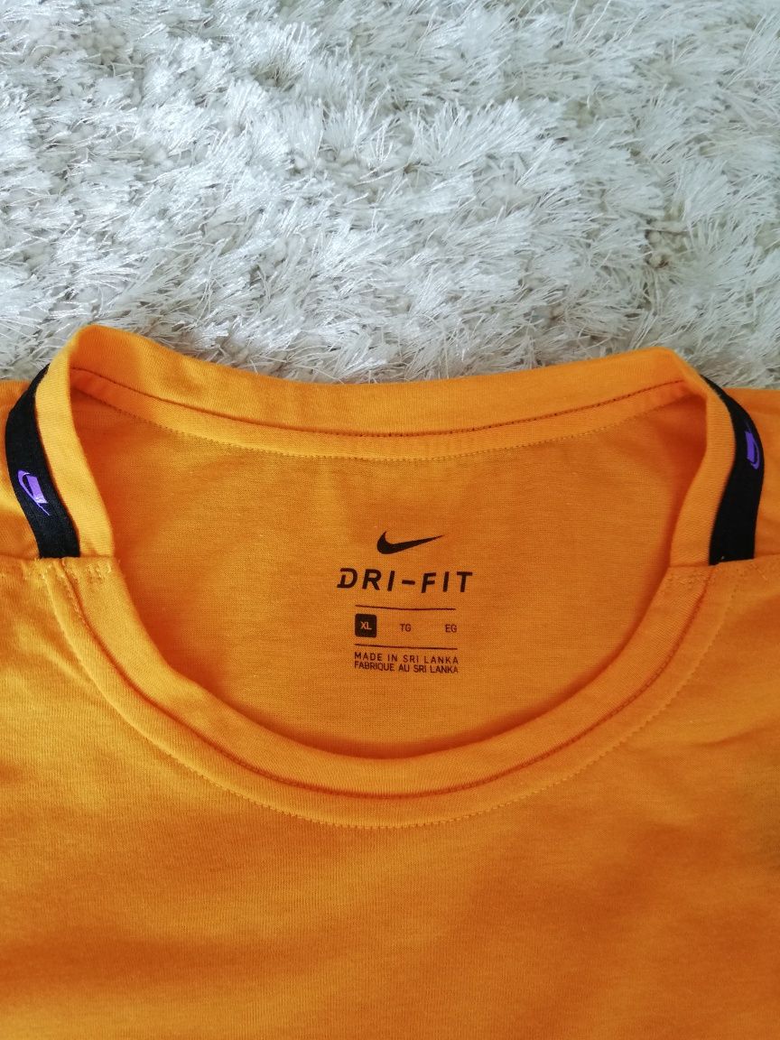 Vând tricou Nike pentru bicicliști