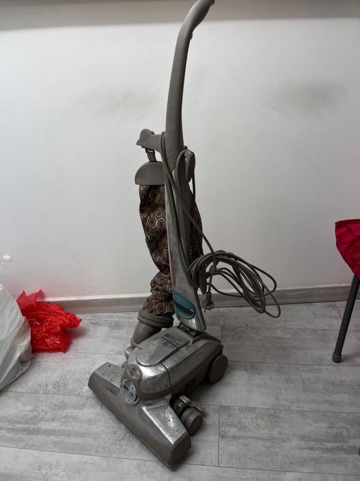 Пылесос серый качественный