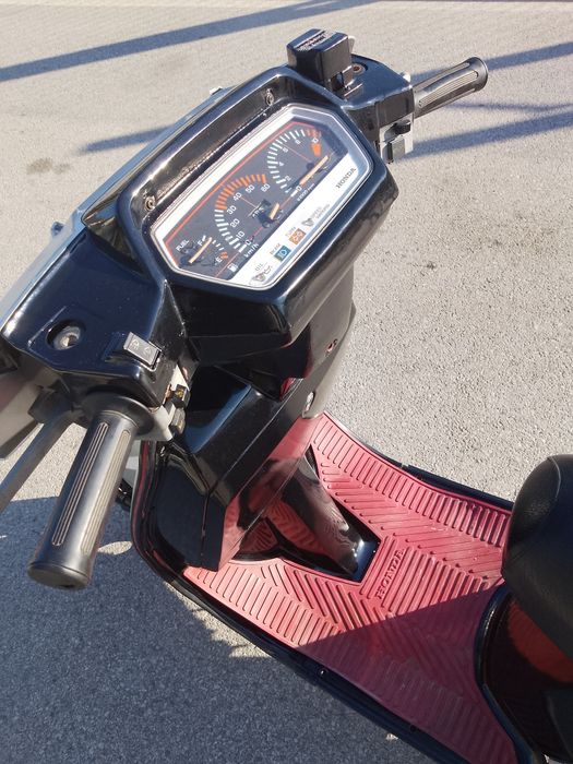 Скутер Honda LEAD 50