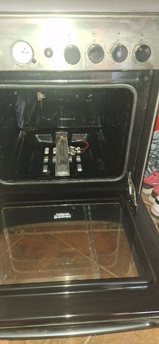 aragaz  pe gaz inox Hotpoint Ariston