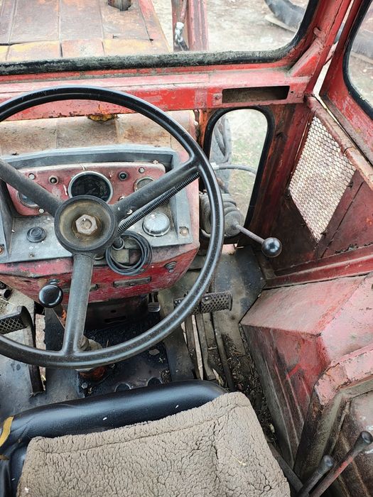 Vind tractor U650 cu încărcător