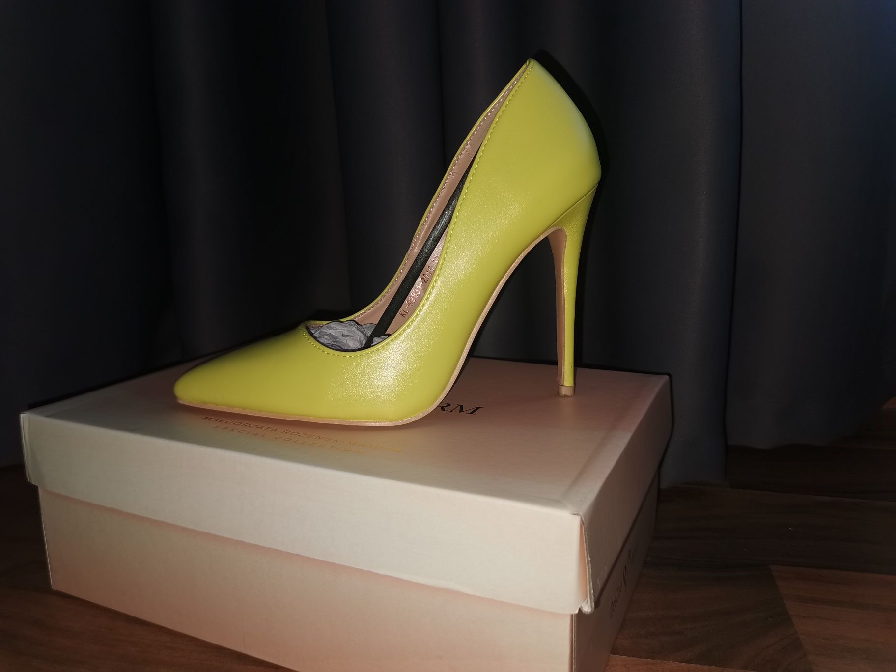 Pantofi stiletto