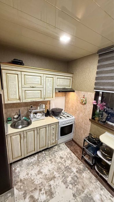 Sergeli 4/2/7 sotiladi srochni